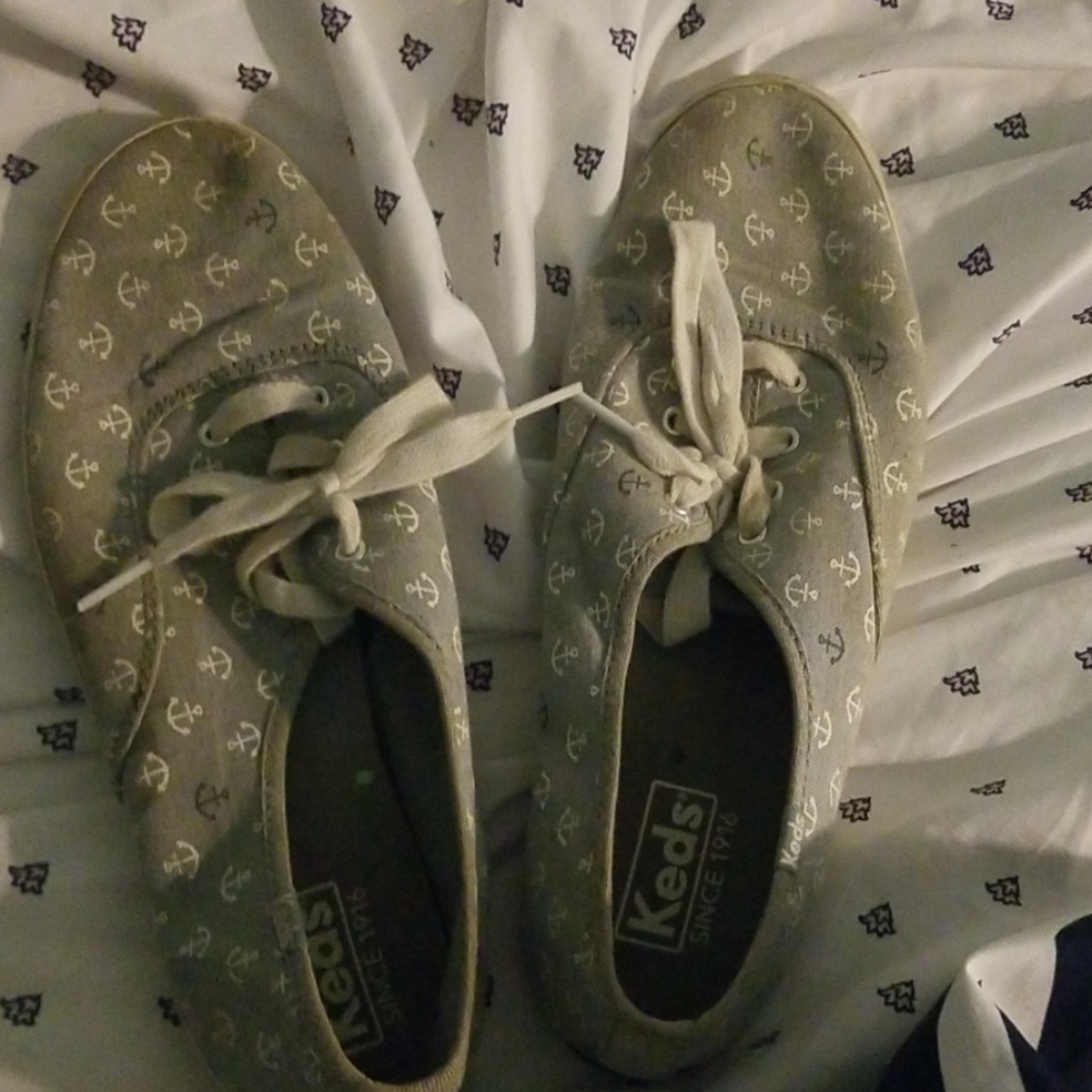 Old worn keds